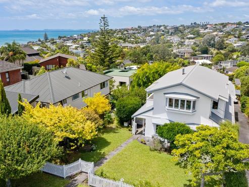 14 Kiteroa Terrace, Rothesay Bay
