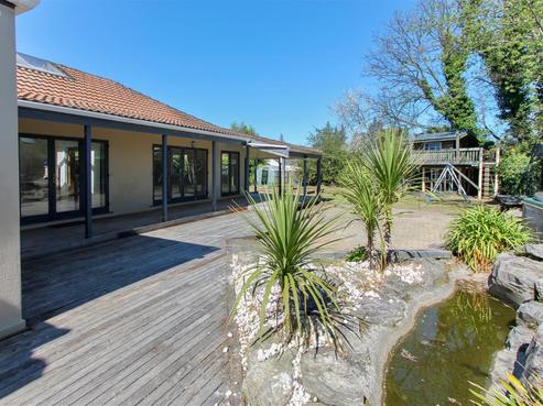 50 Sunset Road, Mangakakahi