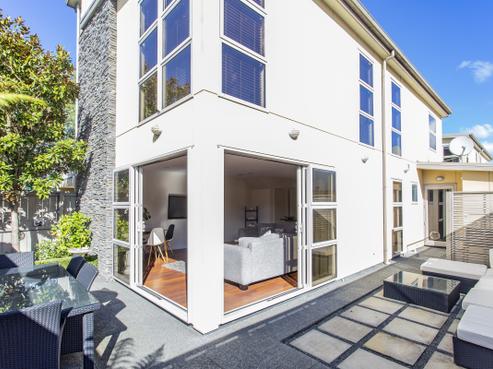 6 Elderwood Lane, Edgeware