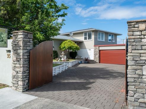 95 Rainbow Drive, Rainbow Point