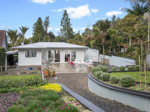 12 Ngaio Road, Titirangi