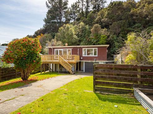 15 James Grove, Stokes Valley