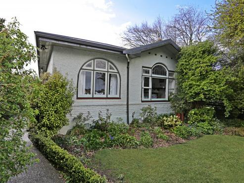 143 Queens Drive, Richmond