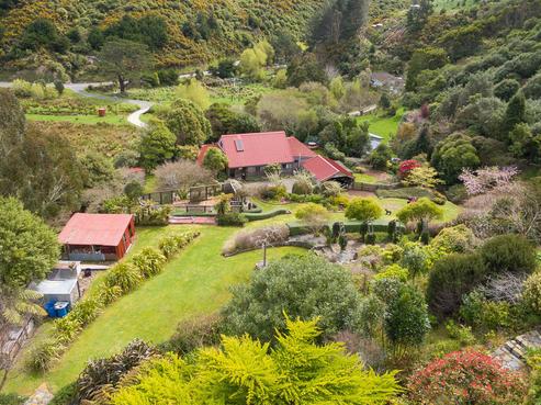 590 Makara Road, Makara