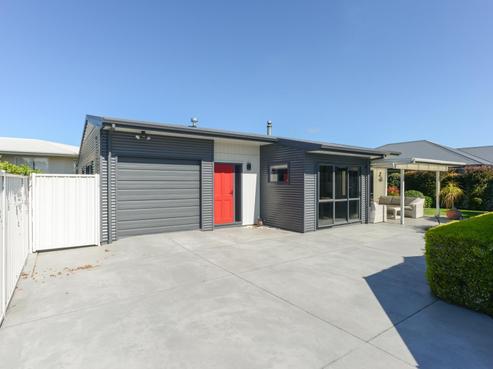 212 Frimley Oaks, Frimley