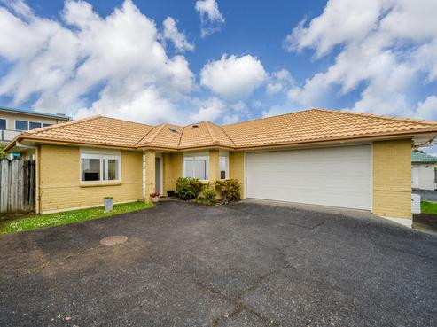 86 Bob Charles Drive, Golflands