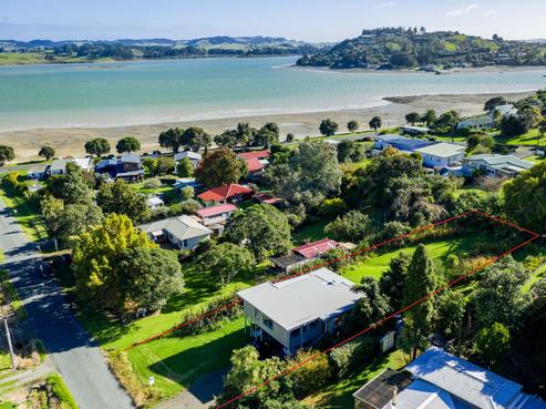 13 Regent Street, Whakapirau