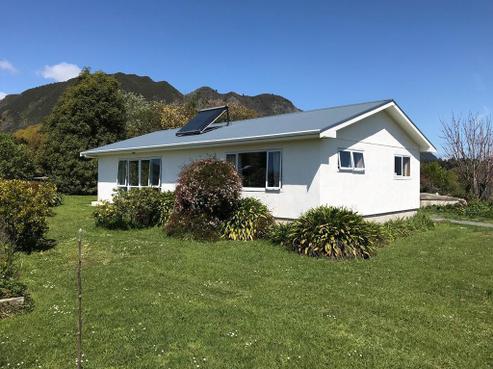 18 Clifton Road, Takaka