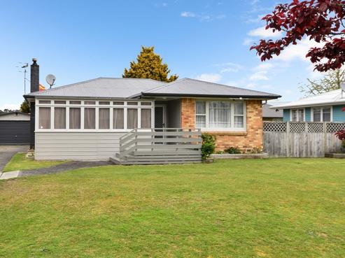 96 Bruce Avenue, Glenview