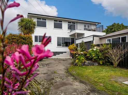 2/11 Awarua Street, Elsdon