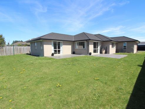 8 Tommy Street, Pegasus