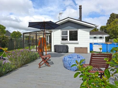 7 Burns Grove, Trentham
