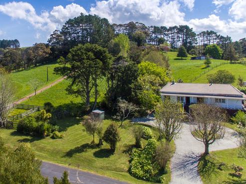 27 Anzac Valley Road, Waitakere