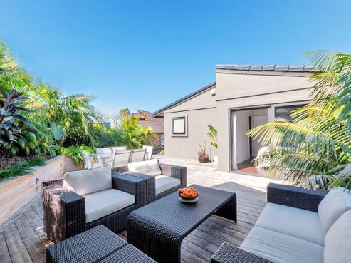18 Commodore Parry Road, Castor Bay