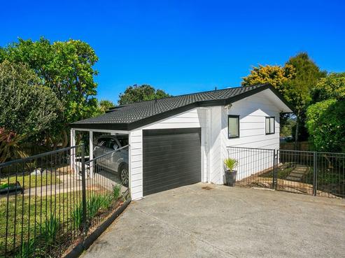 2/157 Spinella Drive, Bayview