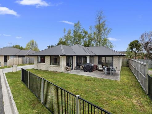 15 Oolong Court, Huntington
