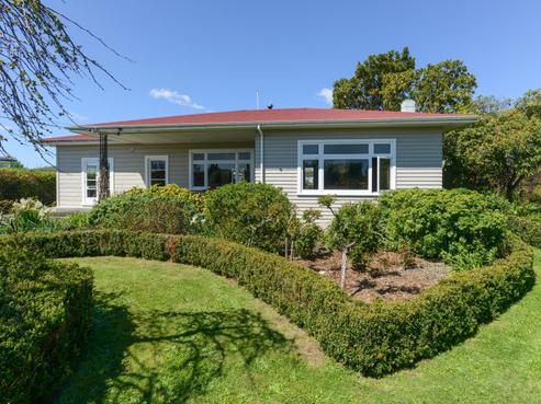 936 Riverslea Road South, Longlands