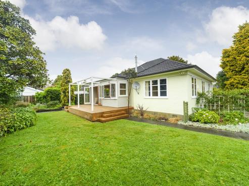 8 Hammond Place, West End