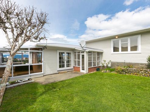 14 Winston Street, Crofton Downs