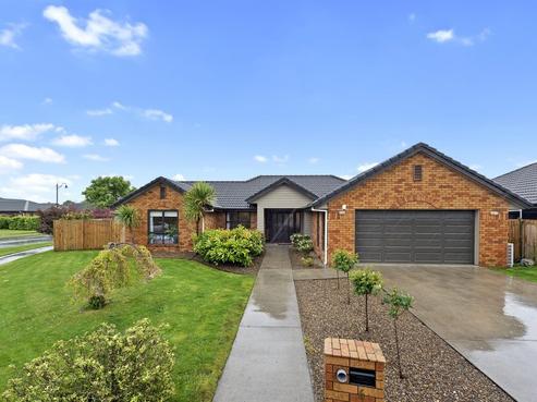 6 Whitford Place, Rototuna North
