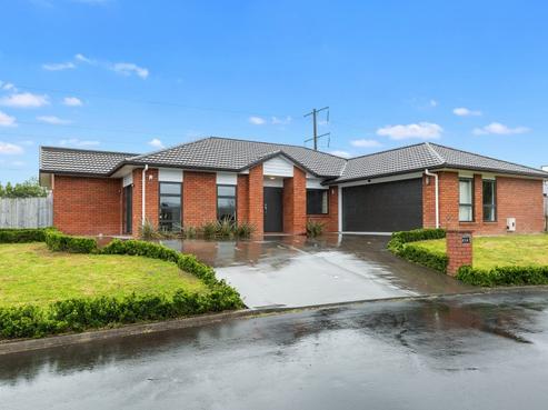 214 Saint James Drive, Huntington