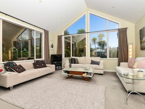 21 Barrington Drive, Huntington