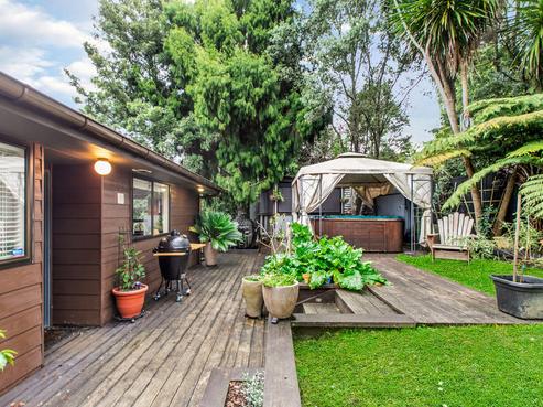 15 Wirihana Road, Titirangi