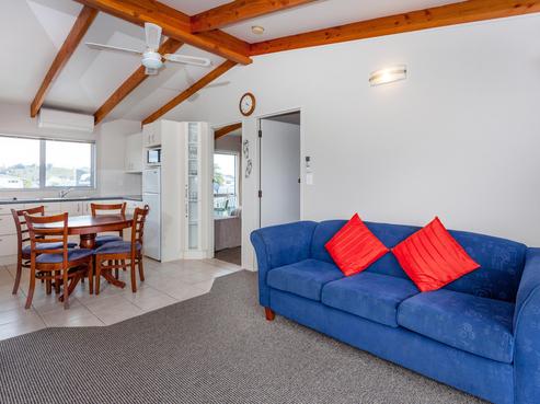 21/415 Port Road, Whangamata