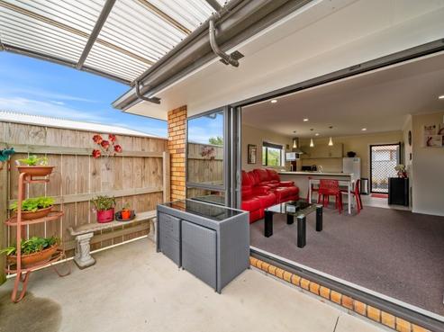2/241 Omata Road, Spotswood