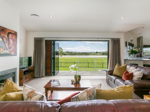 87 Ferry Road, Clive