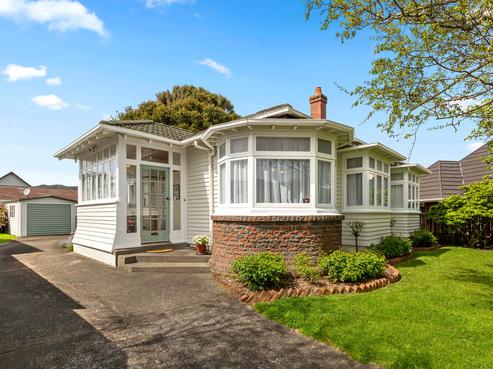 104 Kings Crescent, Central Hutt