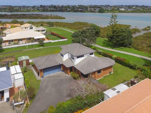 36 Settlers Grove, Orewa