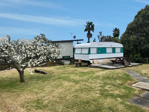 1 Motuketekete Avenue, Army Bay