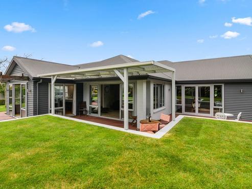 22 Great West Road, Westbrook