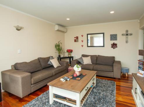 20B Henderson Crescent, Onekawa