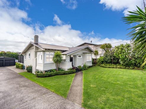 8 Westwell Road, Belmont