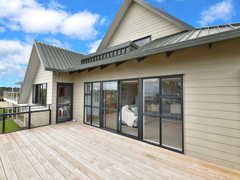45 Surf Road, Stanmore Bay