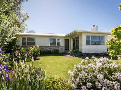 211 Sunnybank Crescent, Camberley