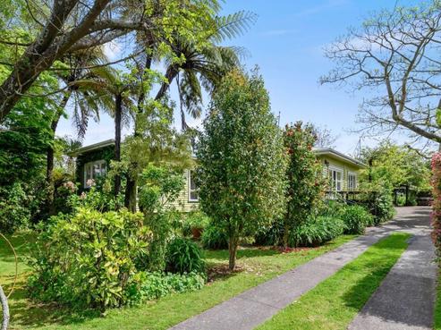 27 Robertson Street, Glenholme