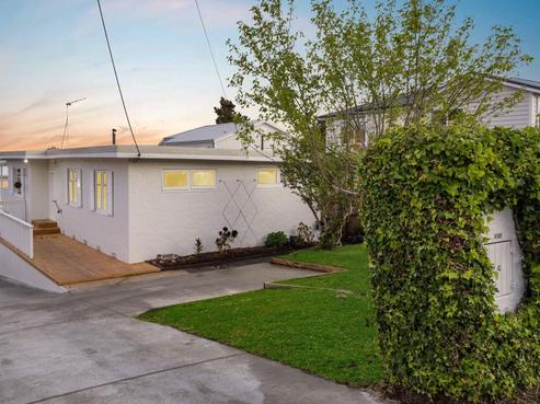 24 Stottholm Road, Titirangi