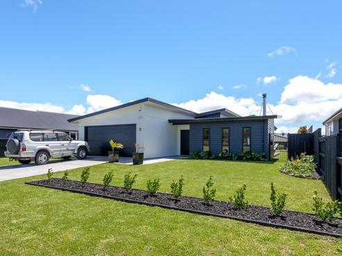 18 Navigation Drive, Cooks Beach