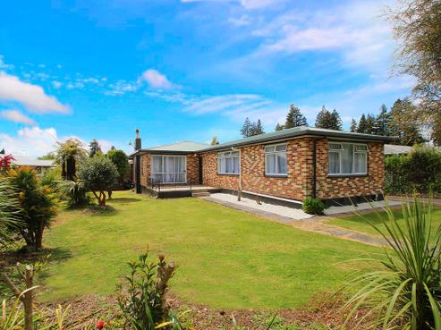4 Werrina Crescent, Mangakakahi