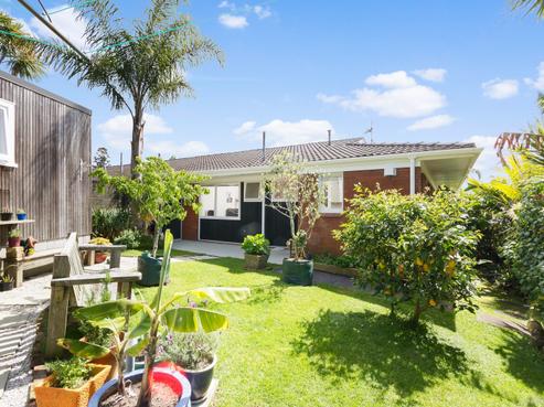 1/1 De Val Drive, Titirangi