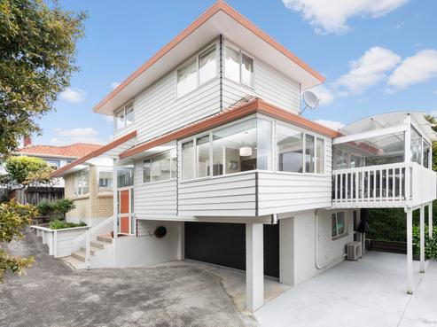 2/121 Ocean View Road, Hillcrest