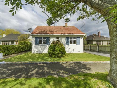 86 Savage Crescent, West End