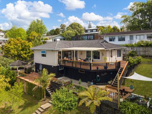 63 Vandeleur Avenue, Birkdale