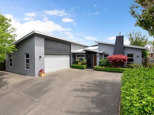 4 Rosewood Court, Huntington