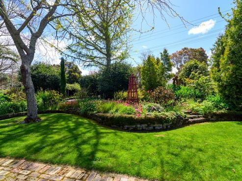406 Sunset Road, Sunnybrook