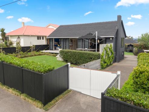 6 Clairville Crescent, Waiotaiki Bay