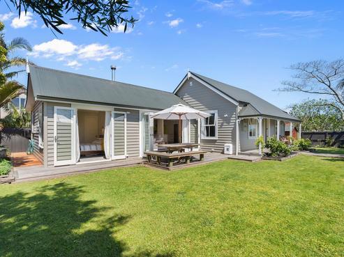 90 Old Mill Road, Westmere
